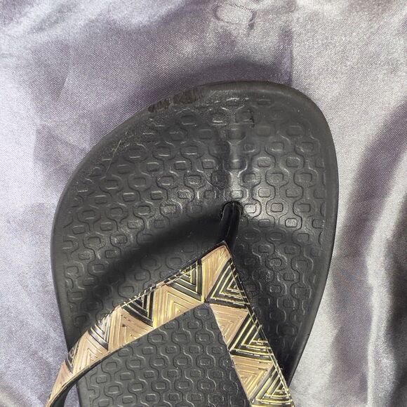 Ipanema Women's 5 / 35.5 Flip Flops Thong Sandal Black Gold Triangle Summer Shoe - Picture 16 of 17